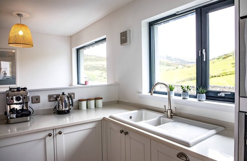 Rhyd-y-clafdy Cottage | Cozy A llyn Peninsula Retreat with Ocean Views for 4 Guests