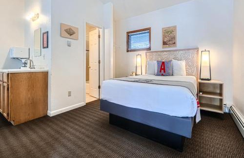 Boulder Cabin | Discover A-Lodge Boulder: Pet-Friendly Retreat with Pool