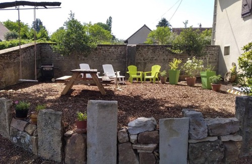 Collonge-en-Charollais House | Discover A Lombre du Cèdre - Family-Friendly Retreat