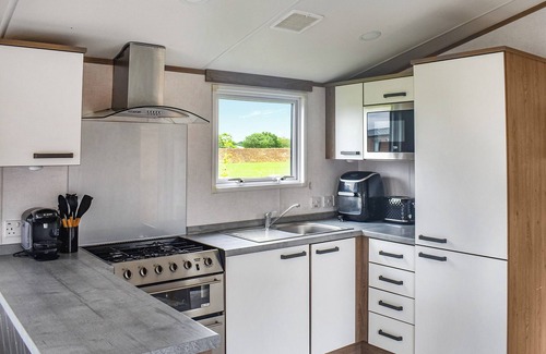 Stonham Aspal Cottage | Bright Lodge Near Scenic Fields - Ideal for All Ages