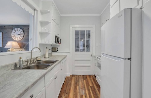 Darien Cottage | Coastal Cottage Retreat in Darien, Georgia - Guest Rated 10/10