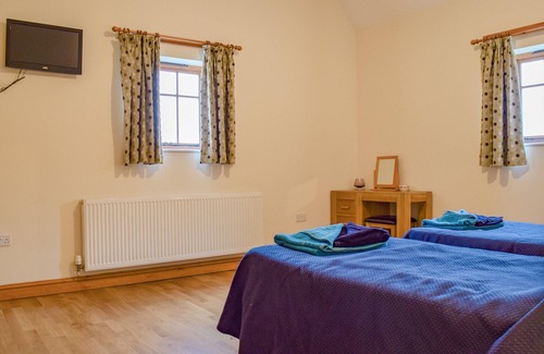 Twywell Cottage | Serene Holiday Home with Lake Views and Pet-Friendly Perks