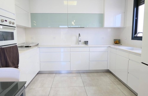Beit Shemesh Cottage | Elegant House in Ramat Beit Shemesh with Pool & Breakfast