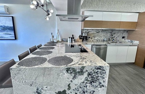 Margarita Island Apartment | Serene Oasis Retreat with Spa and Ocean Views