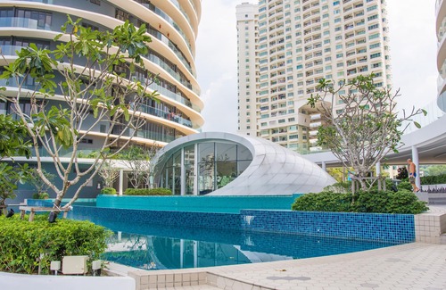 Gelugor Condo | Relaxing Getaway Near USM with Pool, Spa & Breakfast