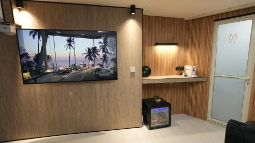 Or Akiva Apartment | A luxurious private space with a private entrance