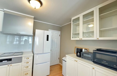 Oiwake House | Elegant Queen Anne Villa with Kitchen & Breakfast Options