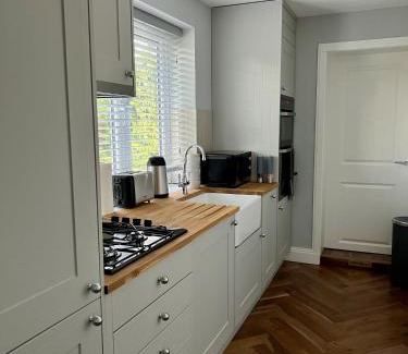 Underhill Apartment | Modern New Apartment with Family-Friendly Amenities