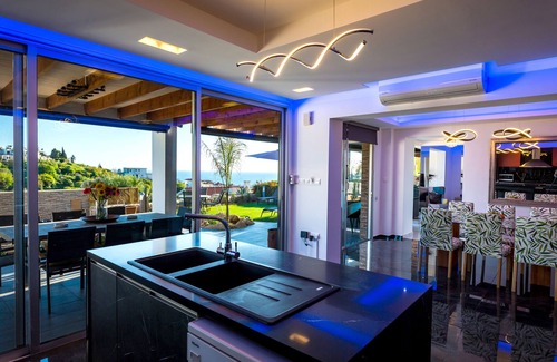 Chlorakas Villa | Elegant 3 Bedroom Villa with Hot Spa Jacuzzi & Pool