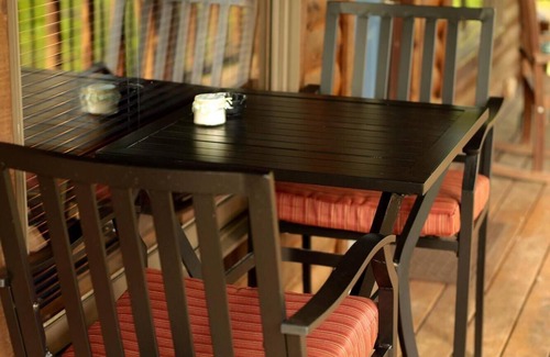 Davisville Cabin | Indulgent King Suite Cabin Retreat in the Ozarks - Rated 9.8