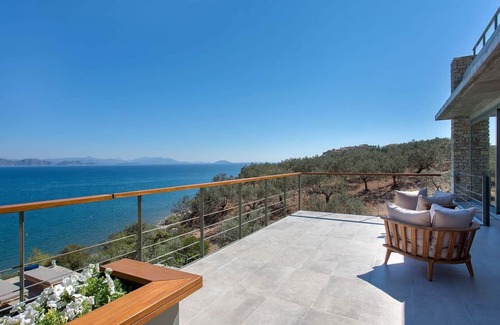 Xiropigado Villa | Gorgeous Sea-Front Villa with Private Pool Near Nafplio