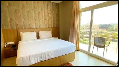Janjgir House | A Luxury Sea View Hotel - The B S Palace ! near Main temple & All main places - Fully Air Conditioned rooms with all Facilities & Amenities - Parking & Multi Cuisine Restaurant Availability