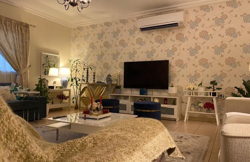 Doha Villa | Elegant Villa Retreat in Doha with Pool & Hot Tub Access