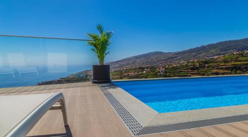 Calheta House | Discover A&M House II: Family-Friendly Getaway with Pool