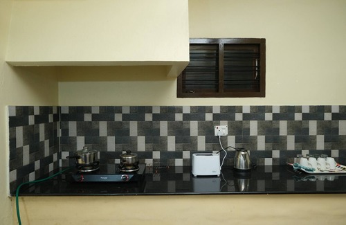 Alwaye House | Enchanting Retreat by River Periyar with Spa & Hot Tub