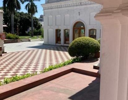 Kashipur Hotel | Elegant Mansion with Family-Friendly Amenities and Dining