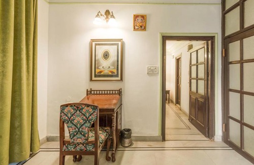Kashipur Hotel | Elegant Mansion with Family-Friendly Amenities and Dining