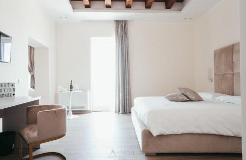 Isola del Borgo Antico House | Exclusive Oceanfront Rooms & Suites with Hot Tub Access