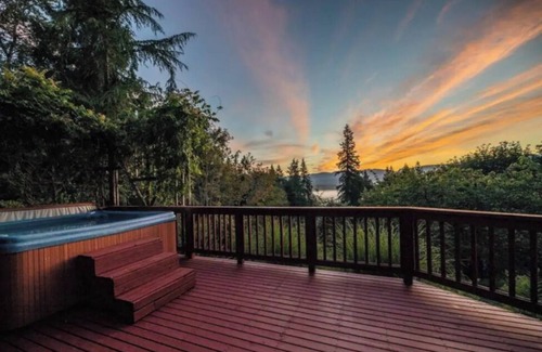Monroe Cabin | Relaxing Mountain Log Cabin Retreat with Hot Tub & Spa