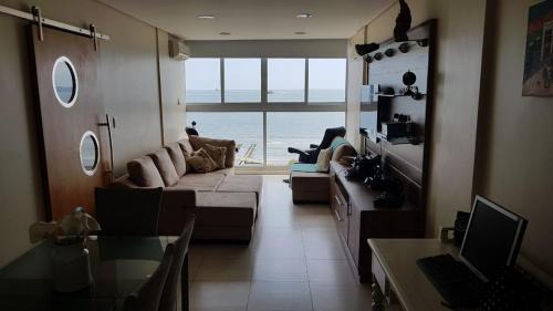 Embare Apartment | Unbeatable Oceanfront Views for 5 in Santos, Rated 9.4
