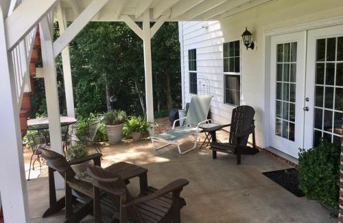 Pinnacle Bed & Breakfast | Guest Rated 10/10 at A Mighty Oak B&B with Breakfast