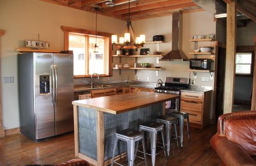 Marceline Cabin | Discover a Sweet Missouri Retreat with Pool and Spa Access