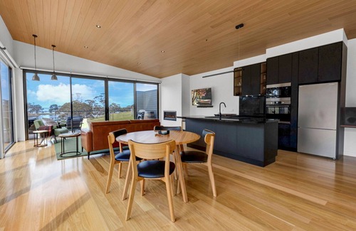 Forge Creek House | Modern Studio Retreat with Kitchen on Serene Shoreline