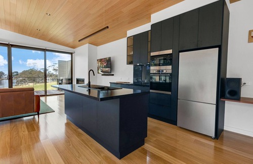 Forge Creek House | Modern Studio Retreat with Kitchen on Serene Shoreline