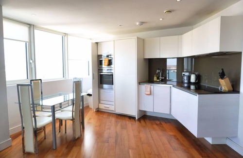 Portsmouth Apartment | Modern Apartment with Pet-Friendly Amenities and Breakfast