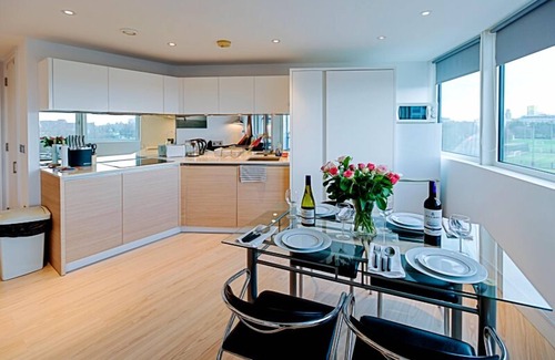 Portsmouth Apartment | Modern Apartment with Pet-Friendly Amenities and Breakfast