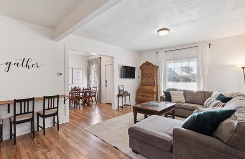 Fort Worth House | Modern Fort Worth Jennings Home with Breakfast & Family Appeal