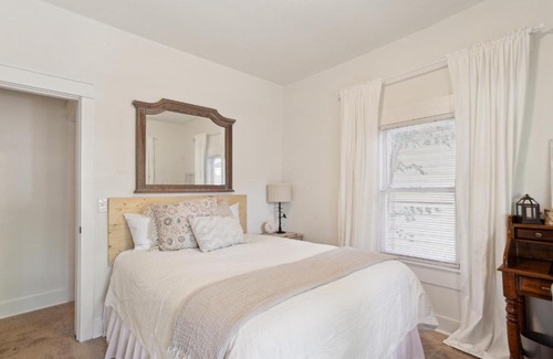 Fort Worth House | Modern Fort Worth Jennings Home with Breakfast & Family Appeal