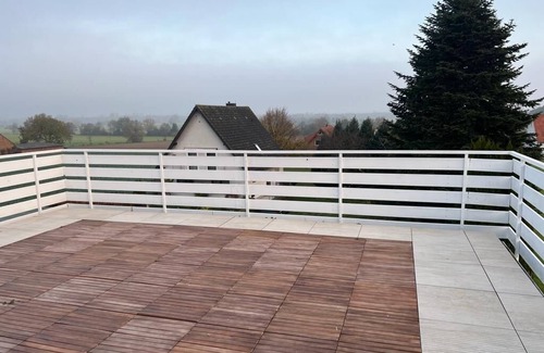 Lubbecke Apartment | Modern Apartment with Balcony Terrace - Family-Friendly Stay
