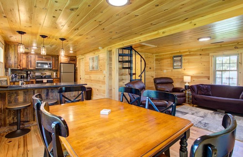 Elizabethtown House | Modern Rustic Chalet with Hot Tub Near Hershey, PA