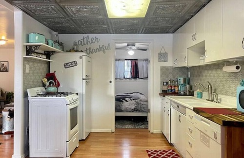De Beque Apartment | Experience A Moment In-Time Cottage with Ocean Views & Spa