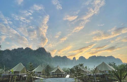 Noen Maprang Resort | Romantic Getaway at A Moment of Love in บ้านมุง