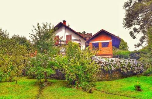 Monte Verde House | Family-Friendly Retreat at A Morada with Kitchen Amenities
