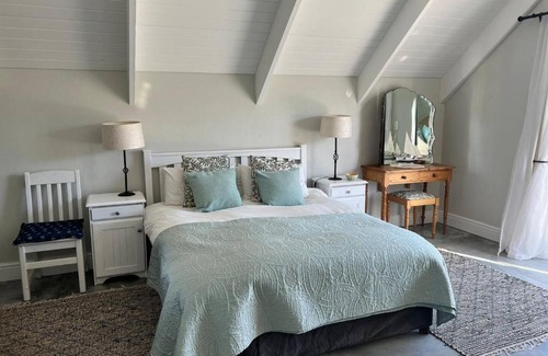 Stanford House | Discover A Mountain & Country Haven with Ocean Views