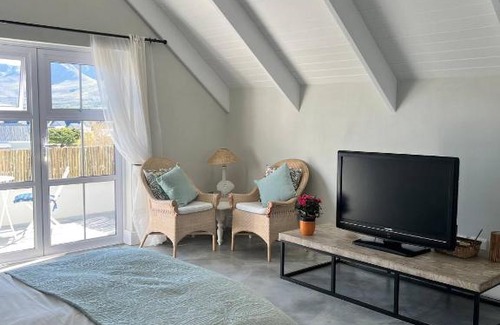 Stanford House | Discover A Mountain & Country Haven with Ocean Views