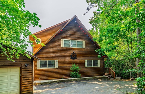 Sautee Nacoochee Cabin | Escape to A Mountain Dream with Ocean Views and Spa