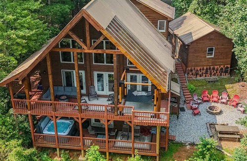 Sautee Nacoochee Cabin | Escape to A Mountain Dream with Ocean Views and Spa