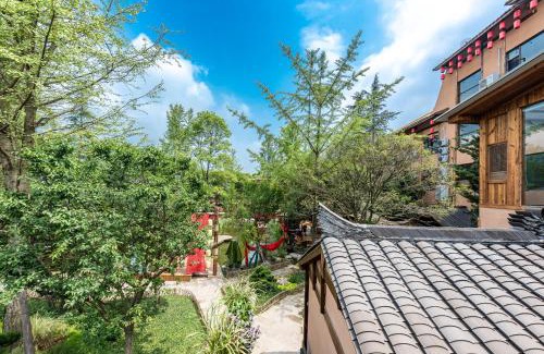 Dujiangyan Hotel | Experience Unique Stays at 别有洞天-山居民宿
