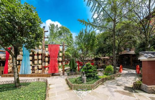Dujiangyan Hotel | Experience Unique Stays at 别有洞天-山居民宿