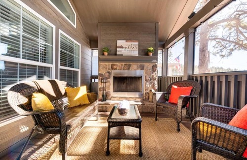 Woodland Park Apartment | Mountain Retreat: 2BR with Views, Patio & Fireplace