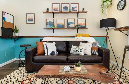 Woodland Park Apartment | Mountain Retreat: 2BR with Views, Patio & Fireplace