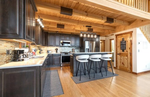 Sugar Grove House | Discover A Mountain Frame of Mind: Cabin with Hot Tub & Game Room