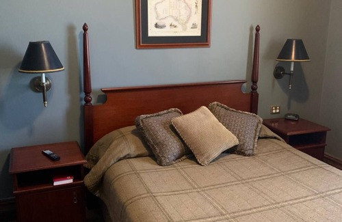 Guyra Hotel | Discover Historic Royal Hotel Guyra: A Must-Visit Retreat