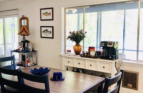 Huddleston Cottage | Discover a Nautical Retreat on Smith Mountain Lake