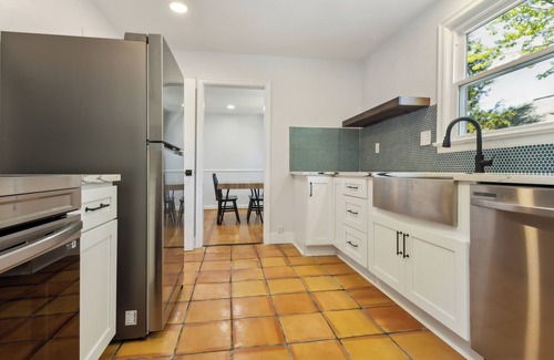 Norfolk Apartment | Experience Contemporary Comfort at Our Naval Aviator Retreat