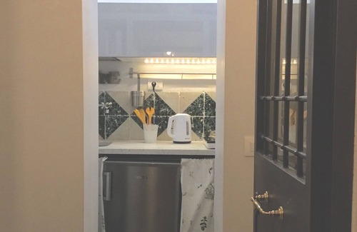 Rione V Ponte Apartment | Stylish 1-Bedroom Apartment with Kitchen and Breakfast Included